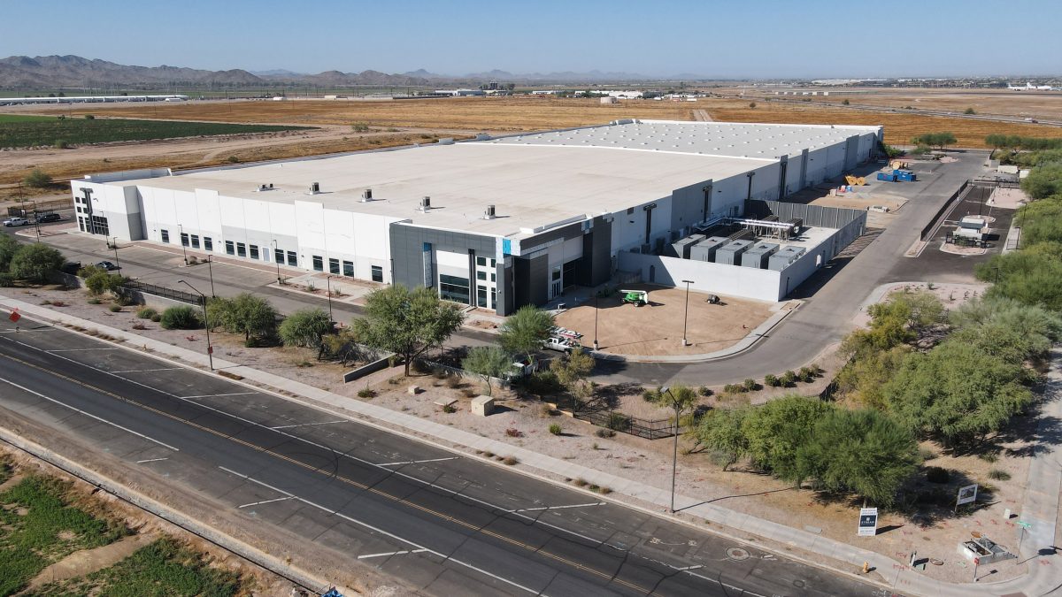 Large data center facility in the Phoenix, Arizona desert illustrating growing energy demand, grid infrastructure expansion, and the future of electricity consumption in Arizona.
